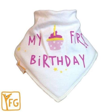 FunkyGiraffebib's tweet photo. Does your little one have their #firstbirthday coming up? We have the #perfectbib at #funkygiraffe! #birthdaybib ##myfirstbirthday #bibs https://t.co/KDByPHazcw