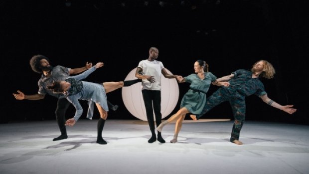 LaVillette's tweet photo. #WangRamirez "relations amicales et passions enrichissent le tableau, avec humour et virtuosité" @Artistikrezo https://t.co/HKMJ78OUqI https://t.co/EaiEQxgoed
