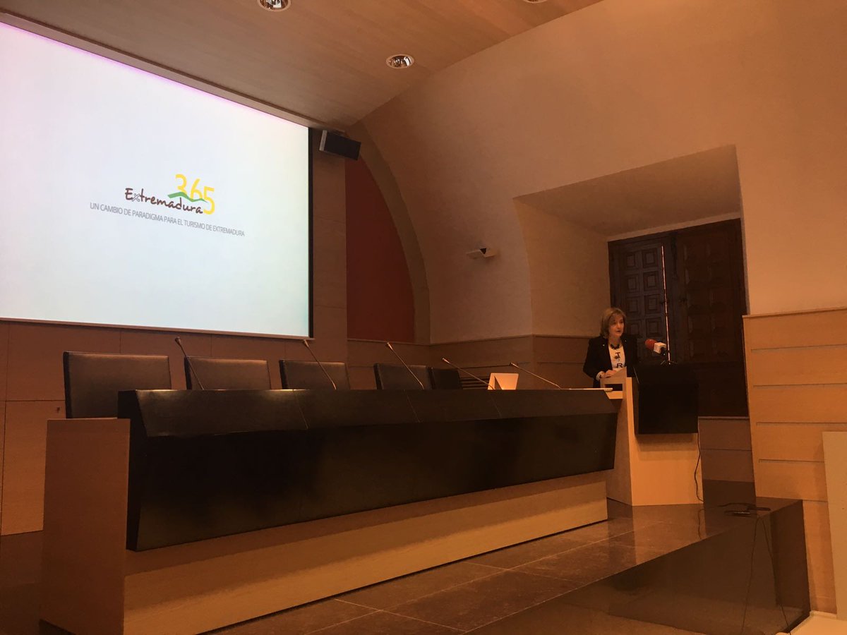<a href="/victoriabazaga/">Victoria Bazaga</a>, presidenta <a href="/Fextur/">Fextur Extremadura</a>, presentando Extremadura365, la plataforma tecnológica para comercializar el #turismo de #Extremadura