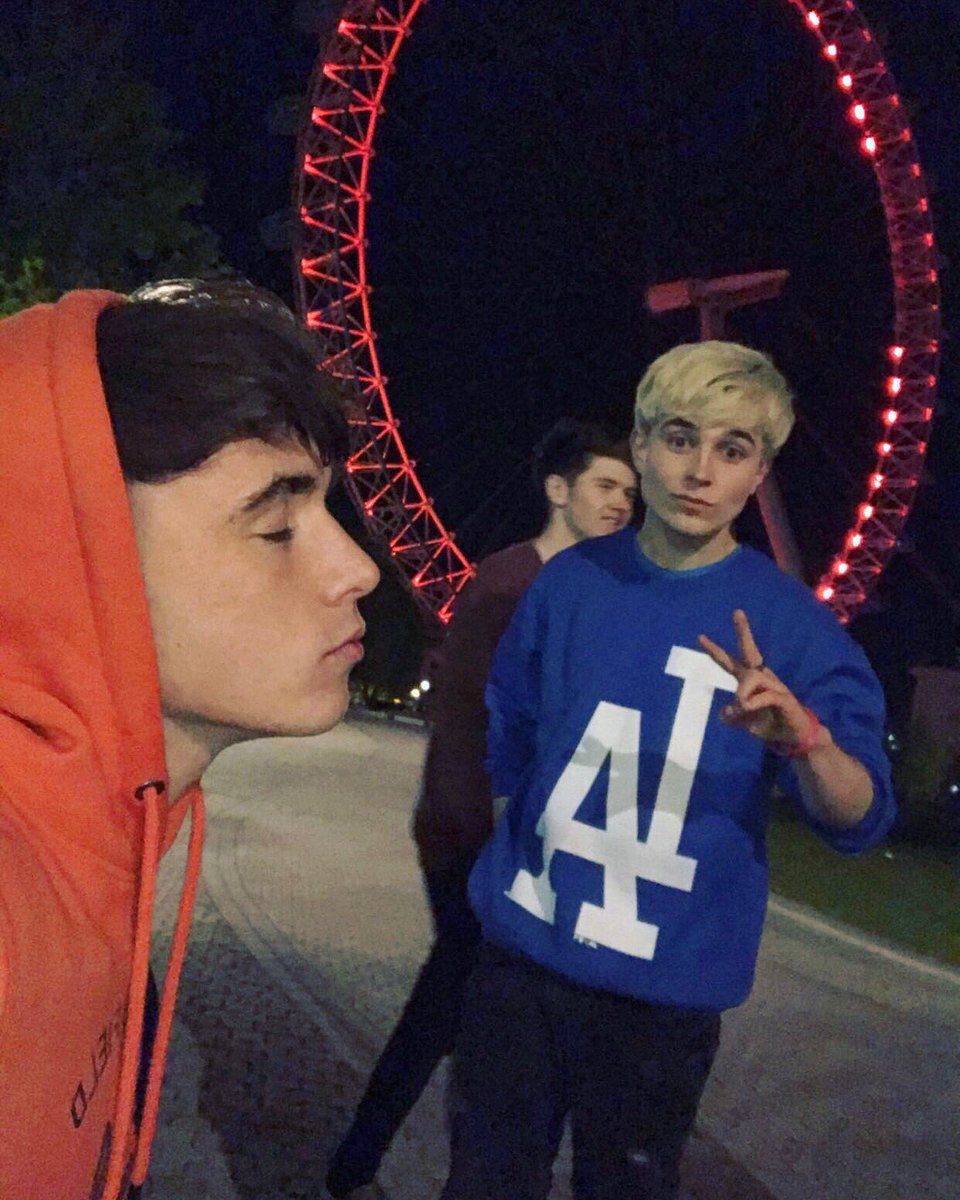 RoadTripTV's tweet photo. This is what 3am looked like last night 😴😂 we made some cool videos for you 🎥 - Rye 🐝 https://t.co/DYQcvwIyI7