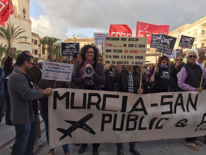 noticieroMM's tweet photo. Los empleados del aeropuerto de San Javier protestan al grito de "aquello que funciona no se abandona"
https://t.co/wgYeRetr2C https://t.co/LIB4d1K8Ww