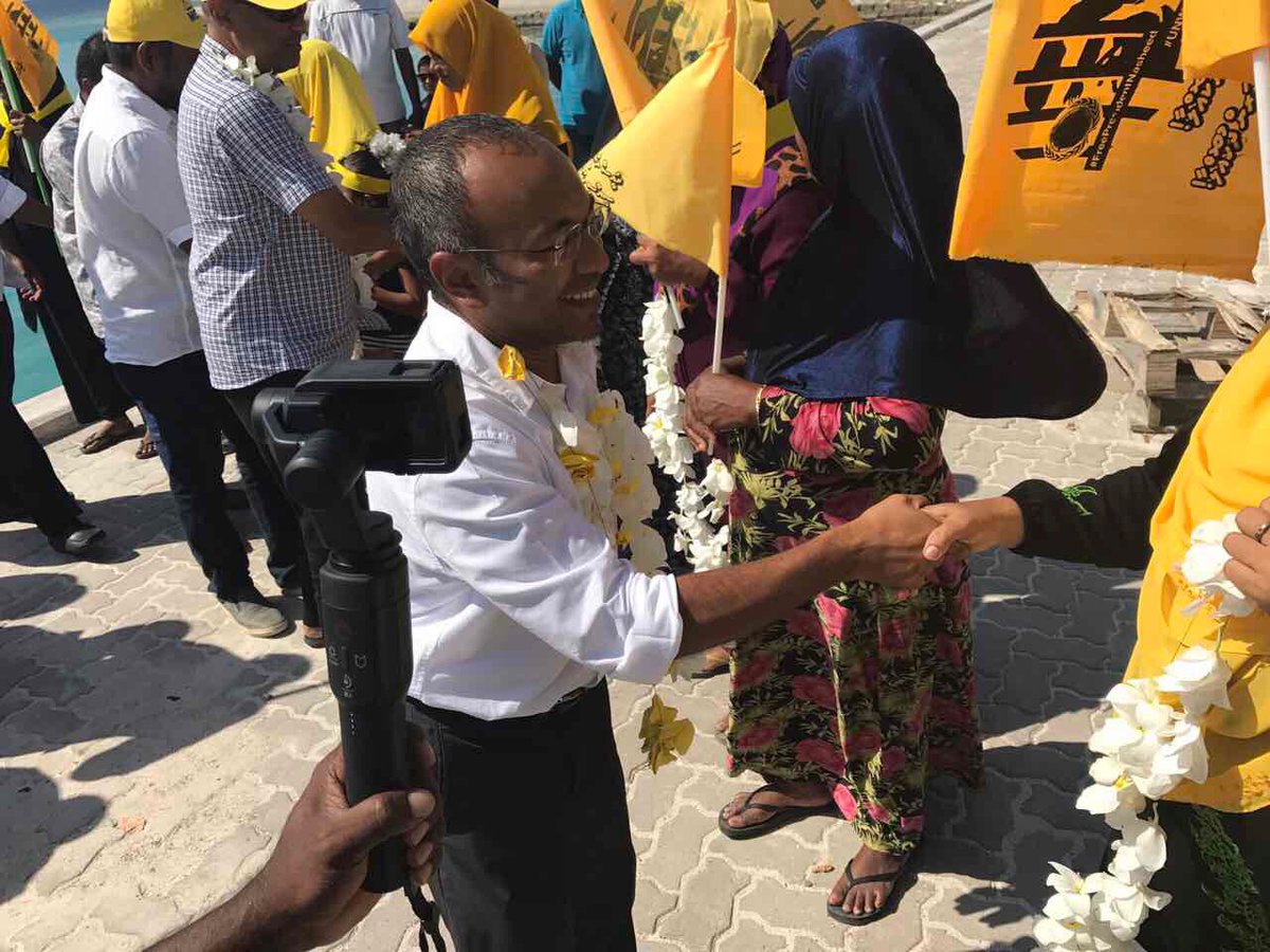 MDPYouth's tweet photo. MDP Leadership, MPs, Dhaaira Raeesun adhi Team ge beyfulhun #Laamu Ishdhoo inn hoonu maruhabba eh kiyafi

#LaamarukazeeRaajje https://t.co/cpnP1IkHAP