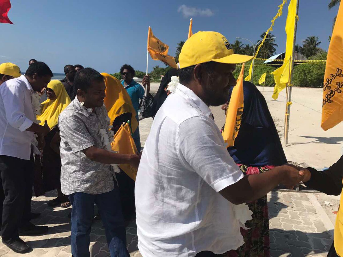 MDPYouth's tweet photo. MDP Leadership, MPs, Dhaaira Raeesun adhi Team ge beyfulhun #Laamu Ishdhoo inn hoonu maruhabba eh kiyafi

#LaamarukazeeRaajje https://t.co/cpnP1IkHAP