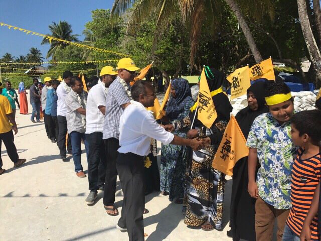 MDPYouth's tweet photo. MDP Leadership, MPs, Dhaaira Raeesun adhi Team ge beyfulhun #Laamu Ishdhoo inn hoonu maruhabba eh kiyafi

#LaamarukazeeRaajje https://t.co/ToOjys5Alg