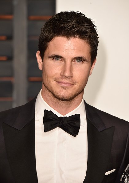 Happy Birthday Robbie Amell 