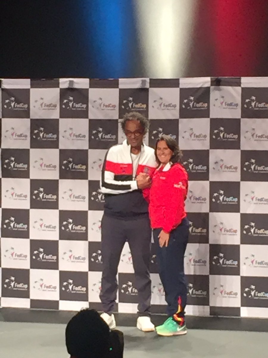 #FedCup #Roanne, tirage au sort au théâtre en présence des joueuses et entraîneurs