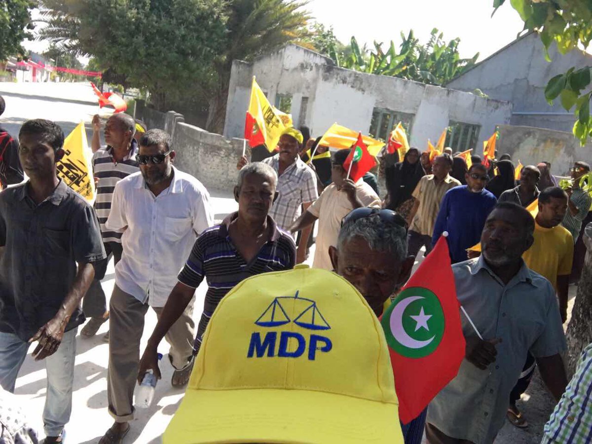 MDPYouth's tweet photo. MDP Leadership, MPs, Dhaaira Raeesun adhi Team ge beyfulhun #Laamu Ishdhoo inn hoonu maruhabba eh kiyafi

#LaamarukazeeRaajje https://t.co/rUEn7Dh8V9