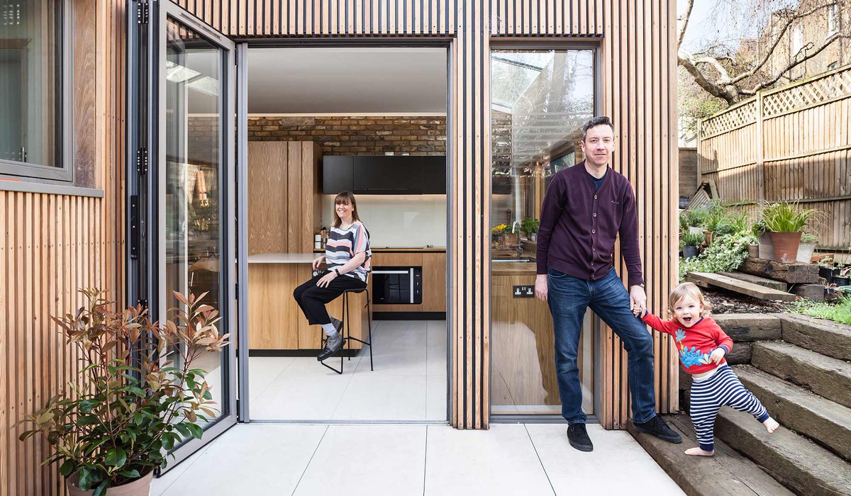 ESHomesProperty's tweet photo. This couple built a new home in a disused Hackney car park: https://t.co/ytieuzdFeg https://t.co/3rAP6nbdzw