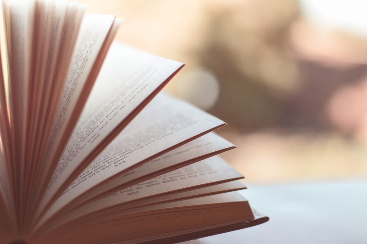 Il #libro essenziale un grande scrittore non deve inventarlo, poiché esiste già in ciascuno di noi, ma tradurlo. 

#MarcelProust 

#TdL17