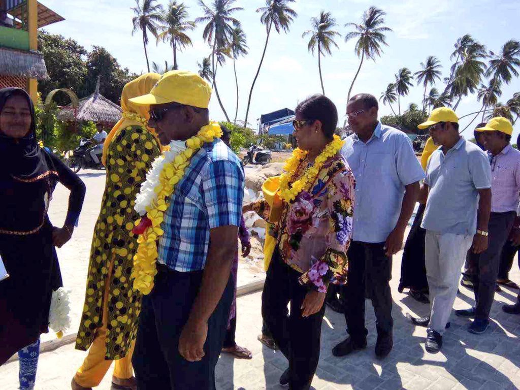 MDPYouth's tweet photo. Team 2: MDP Leadership, MPs, Dhaaira Raeesun &amp; Team ah #Laamu Maamendhoo inn hoonu Maruhaba eh kiyaifi

#LaamarukazeeRaajje https://t.co/9pxn9NMEsY