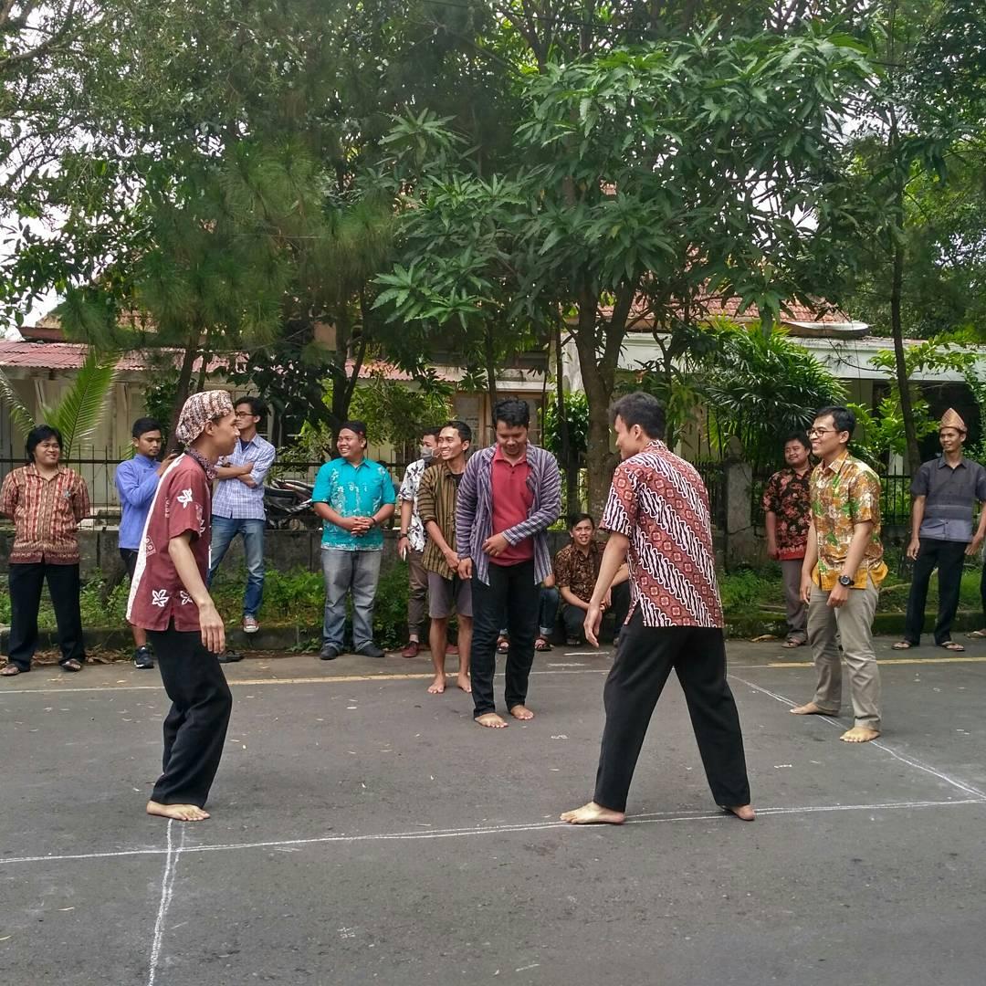 gamatechno's tweet photo. Lomba gobag sodor di event Kartinian #KartiniKitaKini #gtNews https://t.co/ZAKKe7EO0u