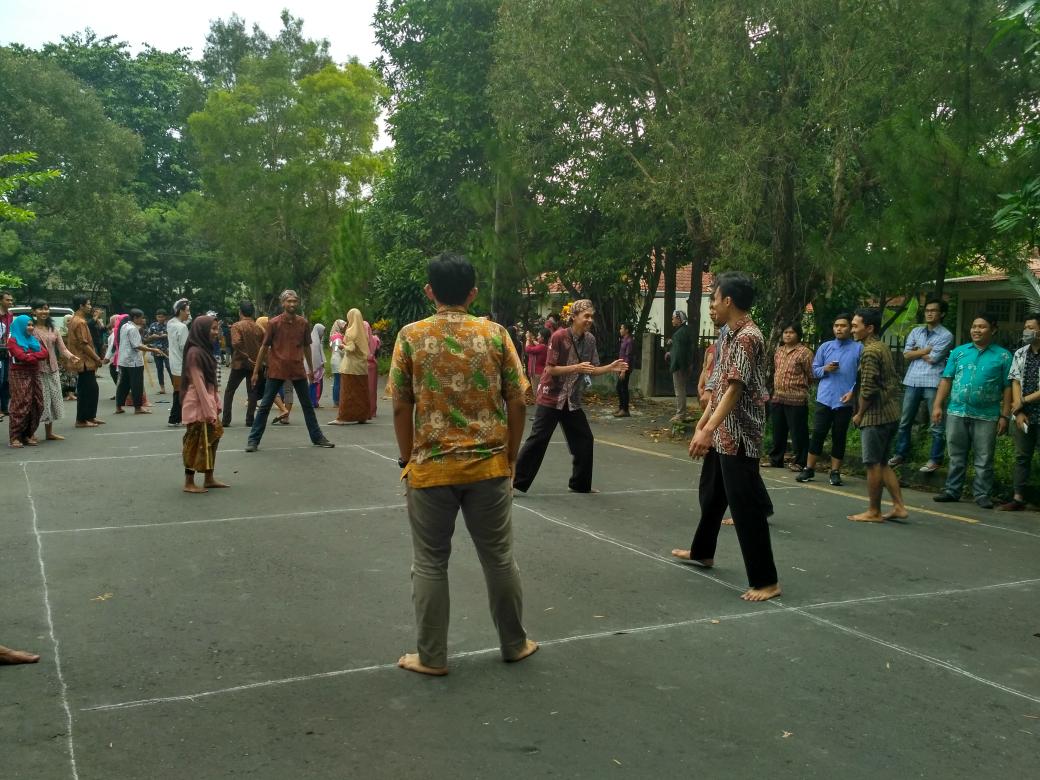 gamatechno's tweet photo. Lomba gobag sodor di event Kartinian #KartiniKitaKini #gtNews https://t.co/ZAKKe7EO0u
