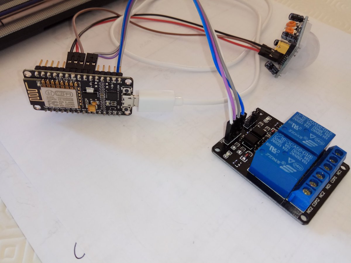 DavideDeRubeis's tweet photo. NodeMCU + Relay SRD-05VD-SL-C + Motion Detect (PIR) HC-SR501 #NodeMCU #MotionDetect #PIR #Relay ππ https://t.co/lpIPoGS2EW