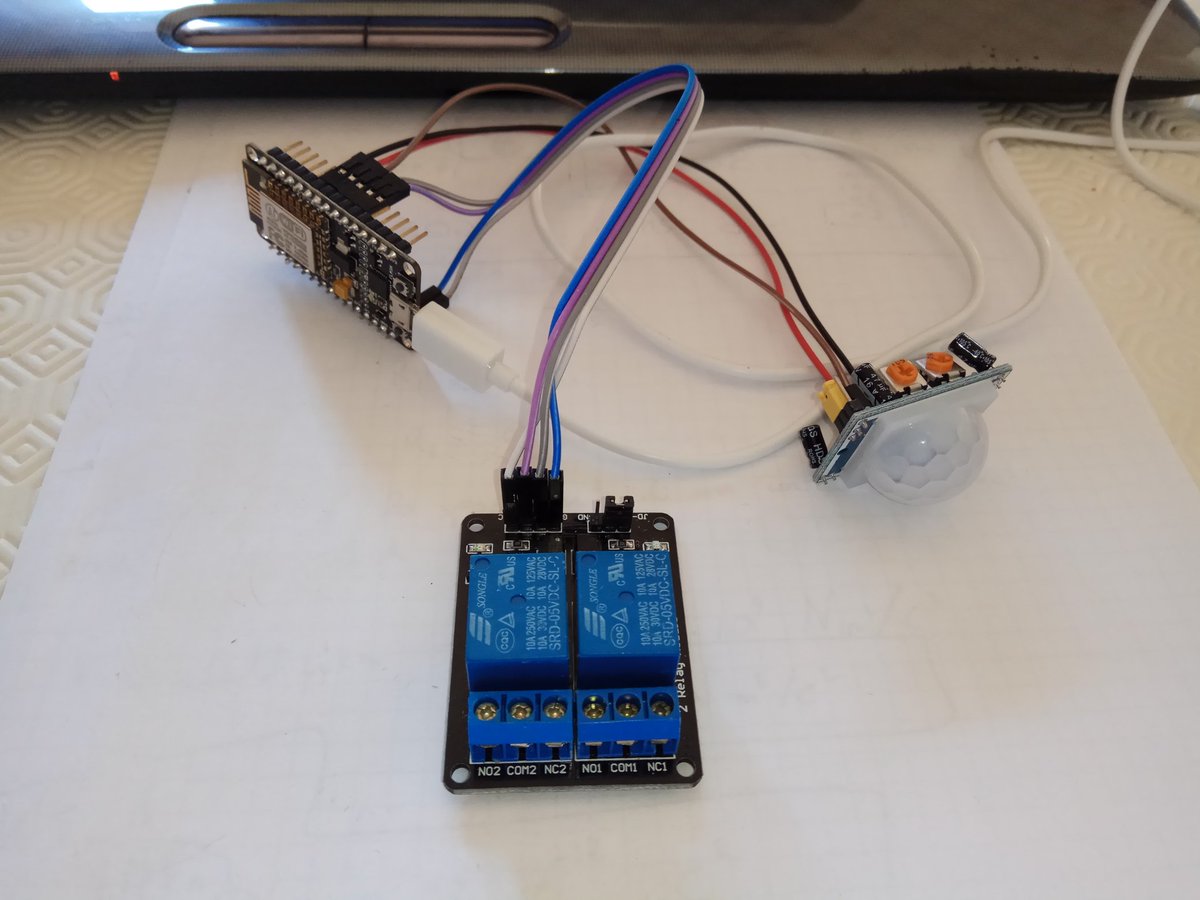 DavideDeRubeis's tweet photo. NodeMCU + Relay SRD-05VD-SL-C + Motion Detect (PIR) HC-SR501 #NodeMCU #MotionDetect #PIR #Relay ππ https://t.co/lpIPoGS2EW