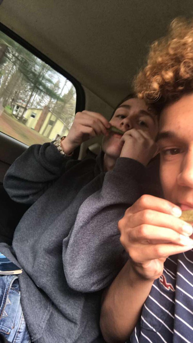 chanvibe's tweet photo. got lil bro bro w me. we rollin back to back woods @TBBJRay https://t.co/SUvIKectaA