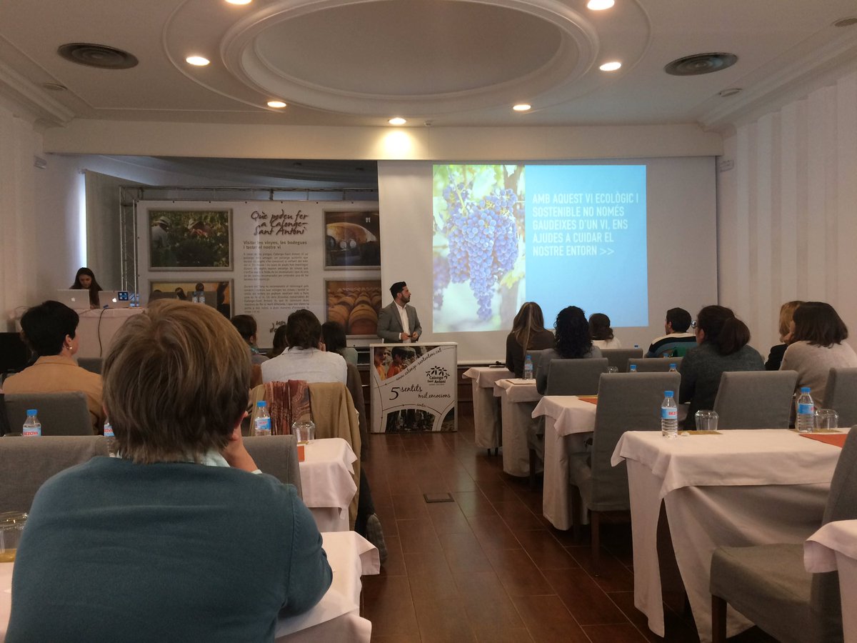 xfahndrich's tweet photo. Ara és el torn de @medri a la #vividenoconference #calonge #costabrava https://t.co/PXNJC1PUbL