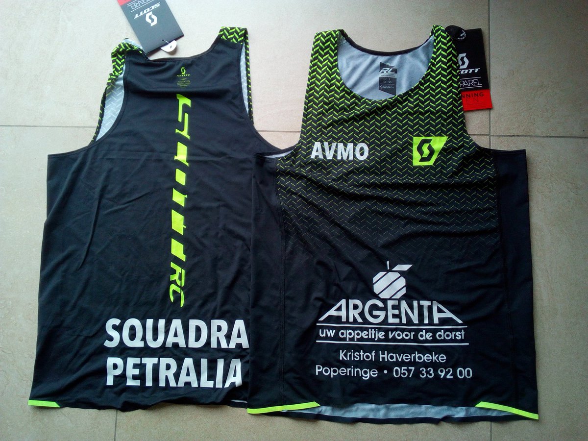 JanPetralia's tweet photo. My team is cooler than yours #squadrapetralia #scottrunning#runningcenter #argenta @DHooreSimon @JCottyn @avmolenland https://t.co/eKbYg5683Q