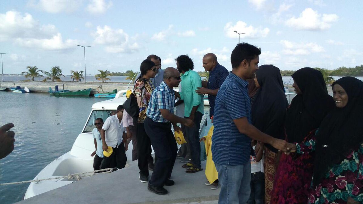 MDPYouth's tweet photo. Team 2: MDP Leadership, MPs, Dhaaira Raeesun &amp; Team ah #Laamu Kunahandhoo inn hoonu Maruhaba eh kiyaifi

#LaamarukazeeRaajje https://t.co/mnZG1mNqQ0