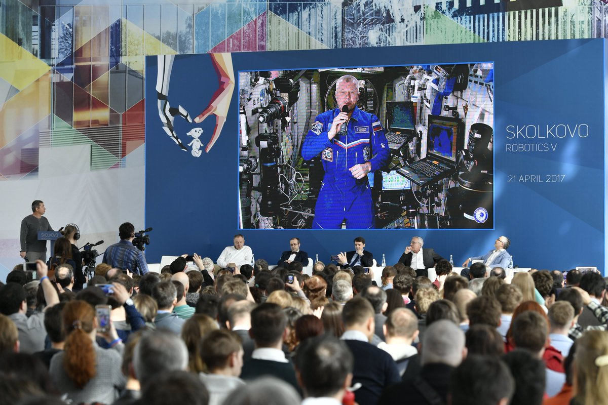 sk_en's tweet image. #Cosmonaut Oleg Novitsky addressing #SkRobotics conference from the International #Space Station. #robots #Russia #Skolkovo