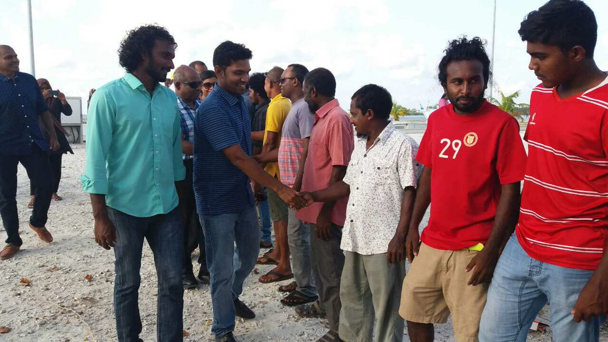 MDPYouth's tweet photo. Team 2: MDP Leadership, MPs, Dhaaira Raeesun &amp; Team ah #Laamu Kunahandhoo inn hoonu Maruhaba eh kiyaifi

#LaamarukazeeRaajje https://t.co/6rCVeVh4AT