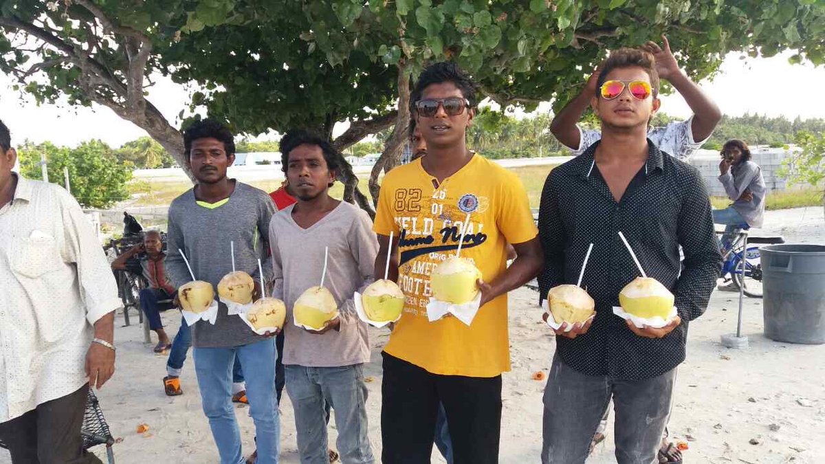 MDPYouth's tweet photo. Team 2: MDP Leadership, MPs, Dhaaira Raeesun &amp; Team ah #Laamu Kunahandhoo inn hoonu Maruhaba eh kiyaifi

#LaamarukazeeRaajje https://t.co/6rCVeVh4AT