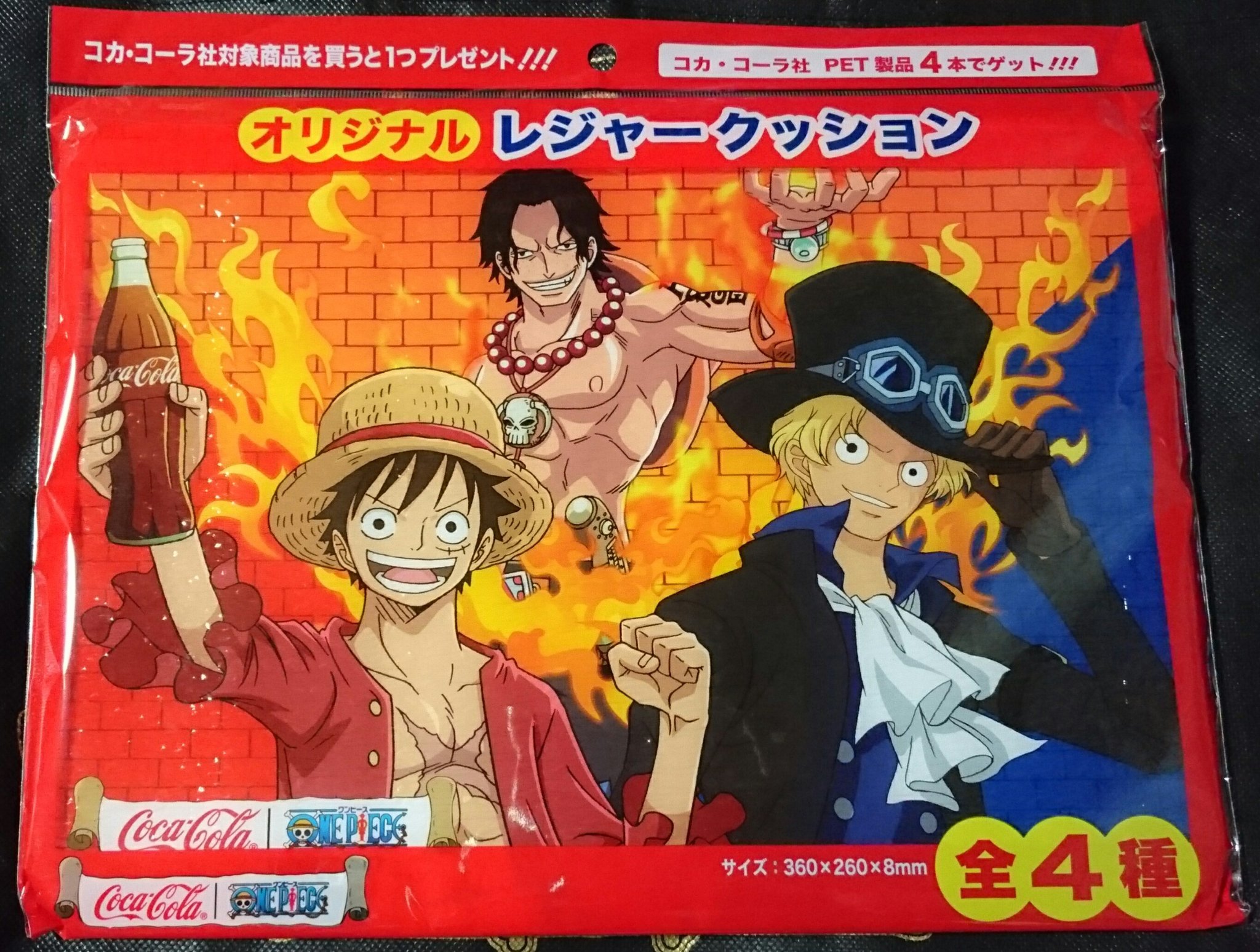 美鈴 コカ コーラ One Piece よく行くお店では見当たらないんだけど 久々に行ったお店にあった V Aslあると欲しくなる クッション レジャーシートも 以前のはちょっと小さかったから これくらいの良さそうだなと思って ルフィ大きく