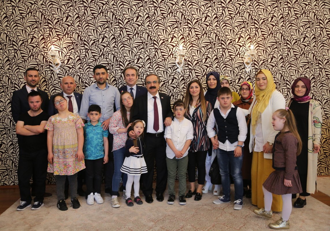 Türkiye Beyazay Derneği yöneticileri Hollanda’dan misafir ettikleri down sendromlu çocuklarımız ve aileleriyle birlikte ziyaretimize geldi.
