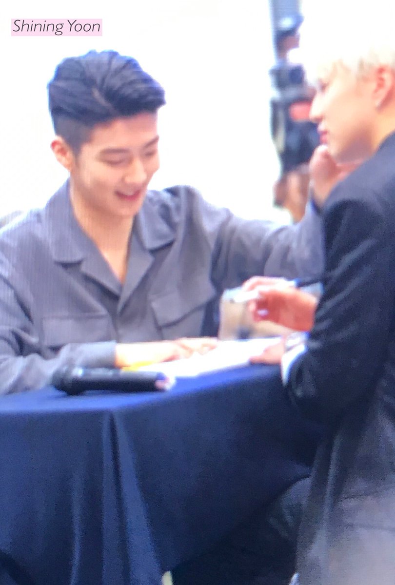 170421 강승윤님의 싸인 받았다 이승훈ㅋㅋ💕💕💕💕🤔🤔🤔

#winner #kangseungyoon #seungyoon #강승윤 #승윤 #위너