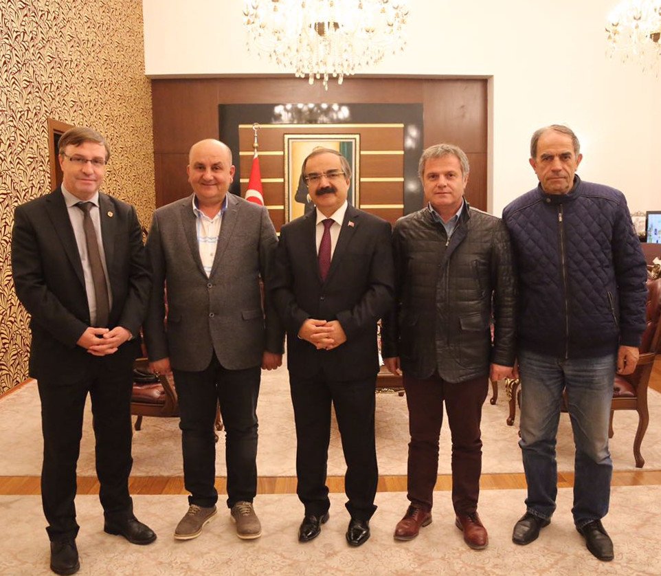 15 Temmuz Şehitlerimizin ailelerine 250 bin TL bağış yapan Hayırsever İşadamı Hüseyin Eser’e teşekkür ederiz.