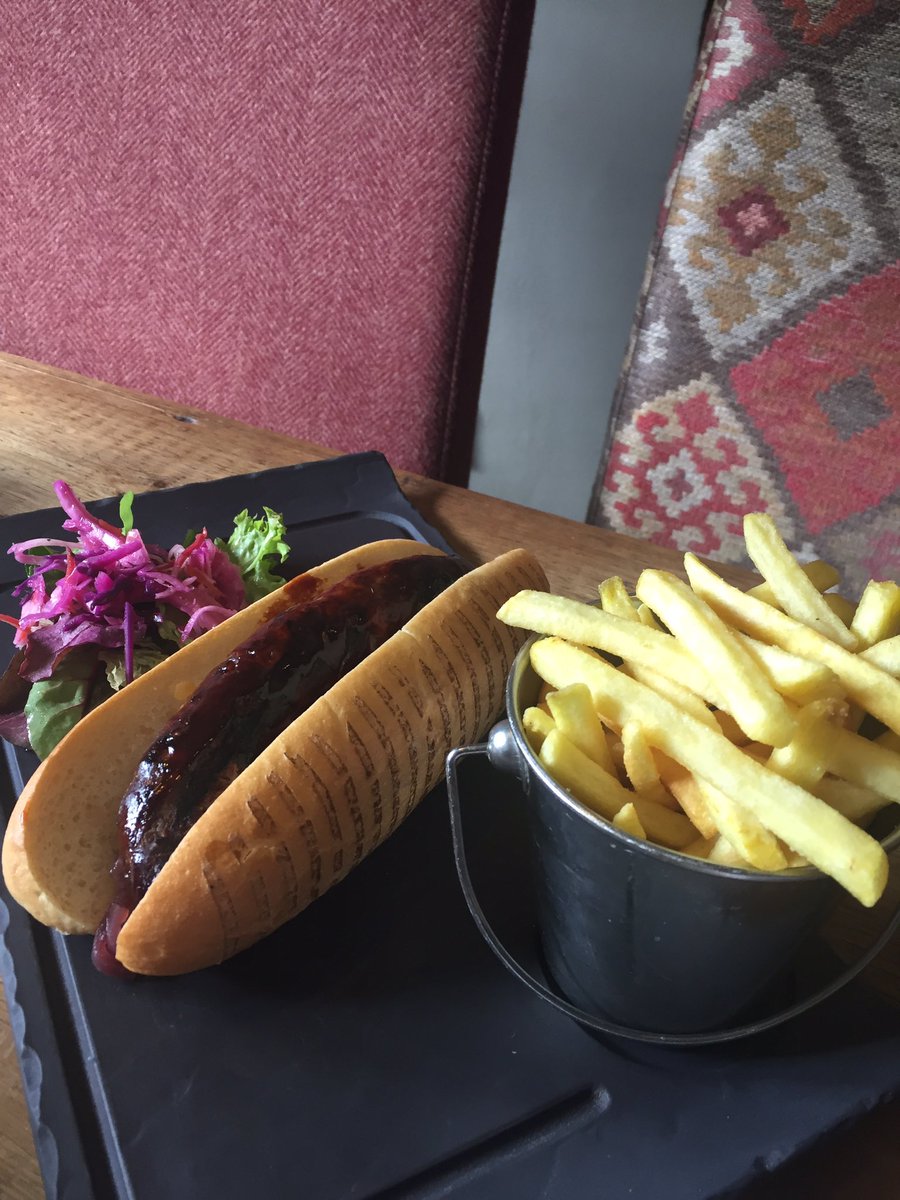 kff_online_mp's tweet photo. Spot of lunch at the @ThePercyArms. Can't beat the boerewors baguette. That's hunger locked up for the day https://t.co/2KA1wqL0qC
