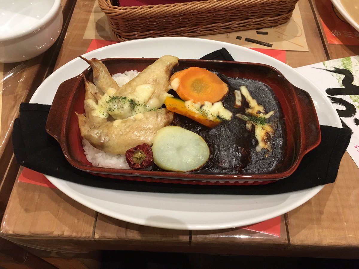 gindorasai1006's tweet photo. 高円寺の絵本カフェMucchi's Cafeに行きました!閻魔のジュースと地獄の黒カレーはやばかった!銭湯サササイダーはだいぶ甘めだったけど傷んだ喉を優しく慰めてくれた、そんな味でした…。
#Mucchi's Cafe
#絵本カフェ https://t.co/Vj3n1hnWR2