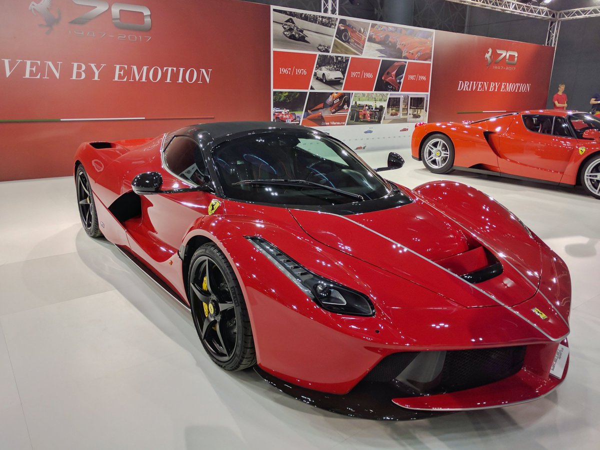 80sChiyuld's tweet photo. Checking out the amazing La Ferrari Aperta @qatarmotorshow #supercar #ferrari https://t.co/Xm9ltjfuXg