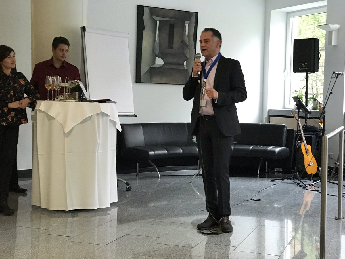 AGBaier's tweet photo. Prof. Widmayer bei #KOMTEAMER https://t.co/vIlU0q8Gi2