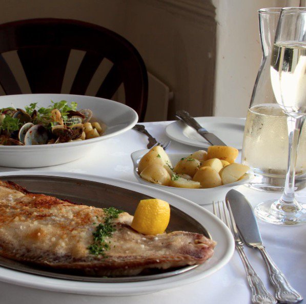 FavouriteTables's tweet photo. English’s of Brighton the oldest #seafood restaurant in Brighton https://t.co/mLMPsBsZ5D and a perfect destination this #weekend #FTreview https://t.co/jvClF0mNcw