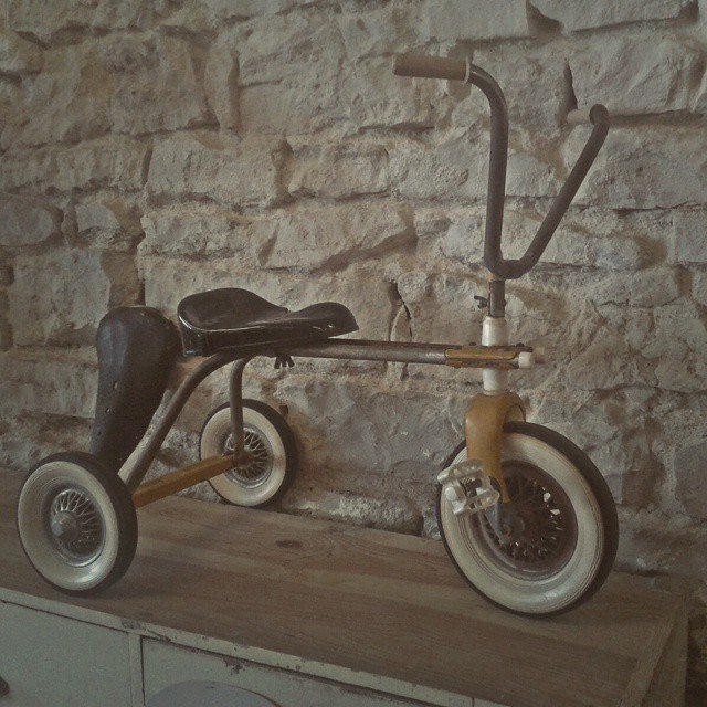 Vroom #ateliervelotxirrindola #txdo #vintagebicycle #velovintage #tricycle
  Vroom
  #ateliervelotxirrindola #txdo… bit.ly/2pZvF5Y