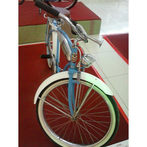 1950’s ROADMASTER LUXURY LINER #VintageBicycle
  1950’s ROADMASTER LUXURY LINER #VintageBicycle bit.ly/2pN6nvt