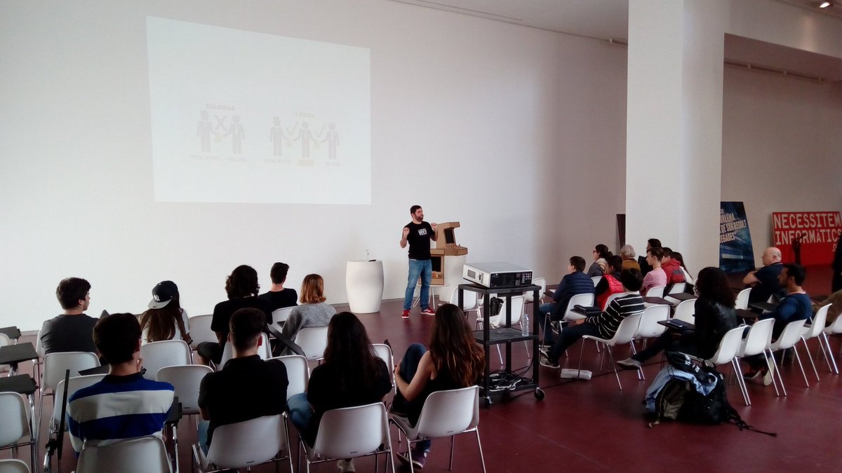 xnergic's tweet photo. Gran conferència de la mà @albertabello #intallparty #novestecnologies #elmonesmou https://t.co/KdoxYNX0RA