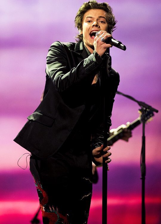 TheZarryNews's tweet photo. #HQ | Harry at Graham Norton! #2 https://t.co/9RckdG51E9