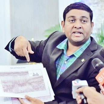 Expose_mv's tweet photo. @Lucasjalyl @mujookeynee @moosaanvar @Simwarr @faixal @RahooStar @DeBaaghee @MariyaDidi @adamazim @etna295 @a_nadraa @Imthiyazfahmy @waddey @waappey @ibreys @azleemabdulla @Pappii5 @evattey @aliaazim @AximAzim @ShiunaMdp @anedhivehirajje @Badruddeen @SaimMoosa @ShihamWaheed @iam__Mumin @Thimarafushi @thayyibtweets @SikkaMohoree @AleeVoice @nautymatox @Ayeshasheryn @EmanImmi @sofu_sasoo @iameeru @ujaasu @GaumeeS @ahmed_geem @IllathHassan @ibrahimshoppe @Akramkdeen @MadhilSaleem @Luhushan @anuahsa @Raajje_tv @avasmv @sunbrk @VaguthuOnline @vaavu @mshainee vani SC medhuveriko eynage bafaabe geh eyna anhenun nan mahchah badhalu koh eyna bafaabe dharin mudhalun makhroom koffai. #feyrey https://t.co/bGXnJDjapJ