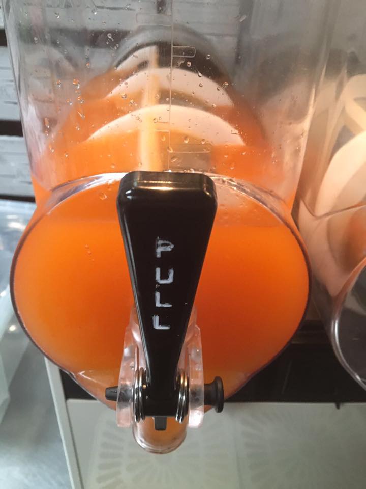 Delicious mango and champagne slush cocktail churning away.....
#eventbarspecialist #norfolkbars #slushcocktail #whatsyourflavour #frizzante