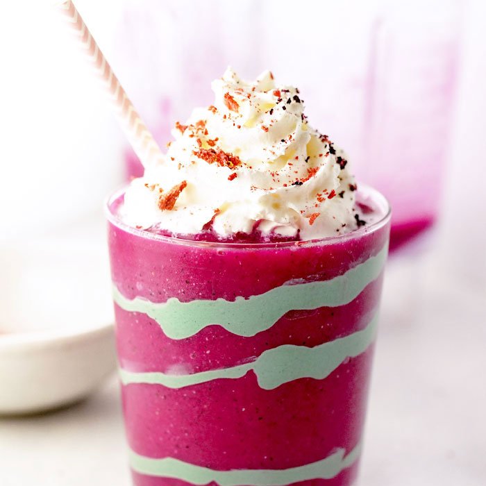 Detoxinista's tweet photo. Sorry Starbucks, I think my UNICORN SMOOTHIE is better than yours. It's ready in just 15 minutes and way healthier! https://t.co/kg3XQHsfrI https://t.co/ZS0YtgDGmr