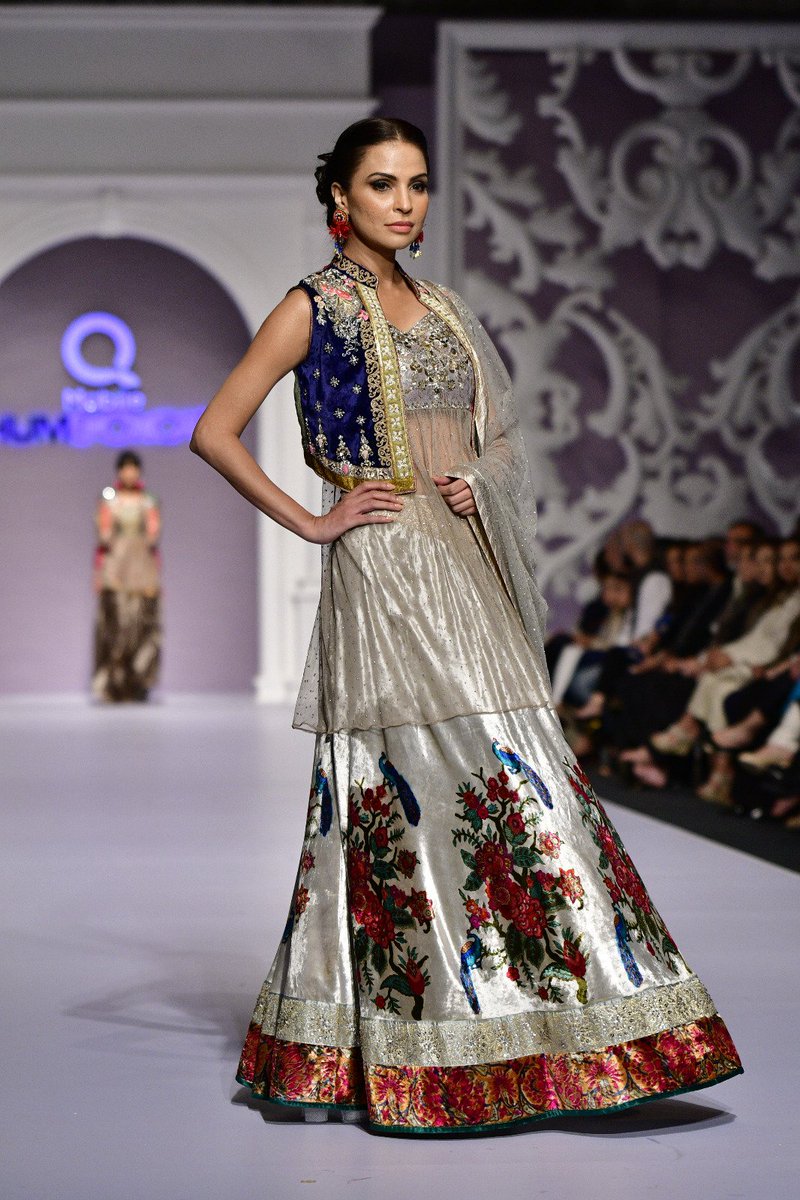Zee_BWorld's tweet photo. #FaizaSamee 's showcase at #QHshowcase day 2 😊😊 https://t.co/XJrCL05qnx