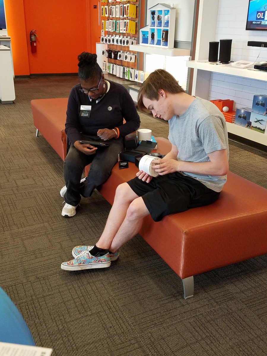 CMoyaSamsung's tweet photo. S8 sales this morning are slammin at @ATT !! 👌🤘 https://t.co/YEcdxR3uzA
