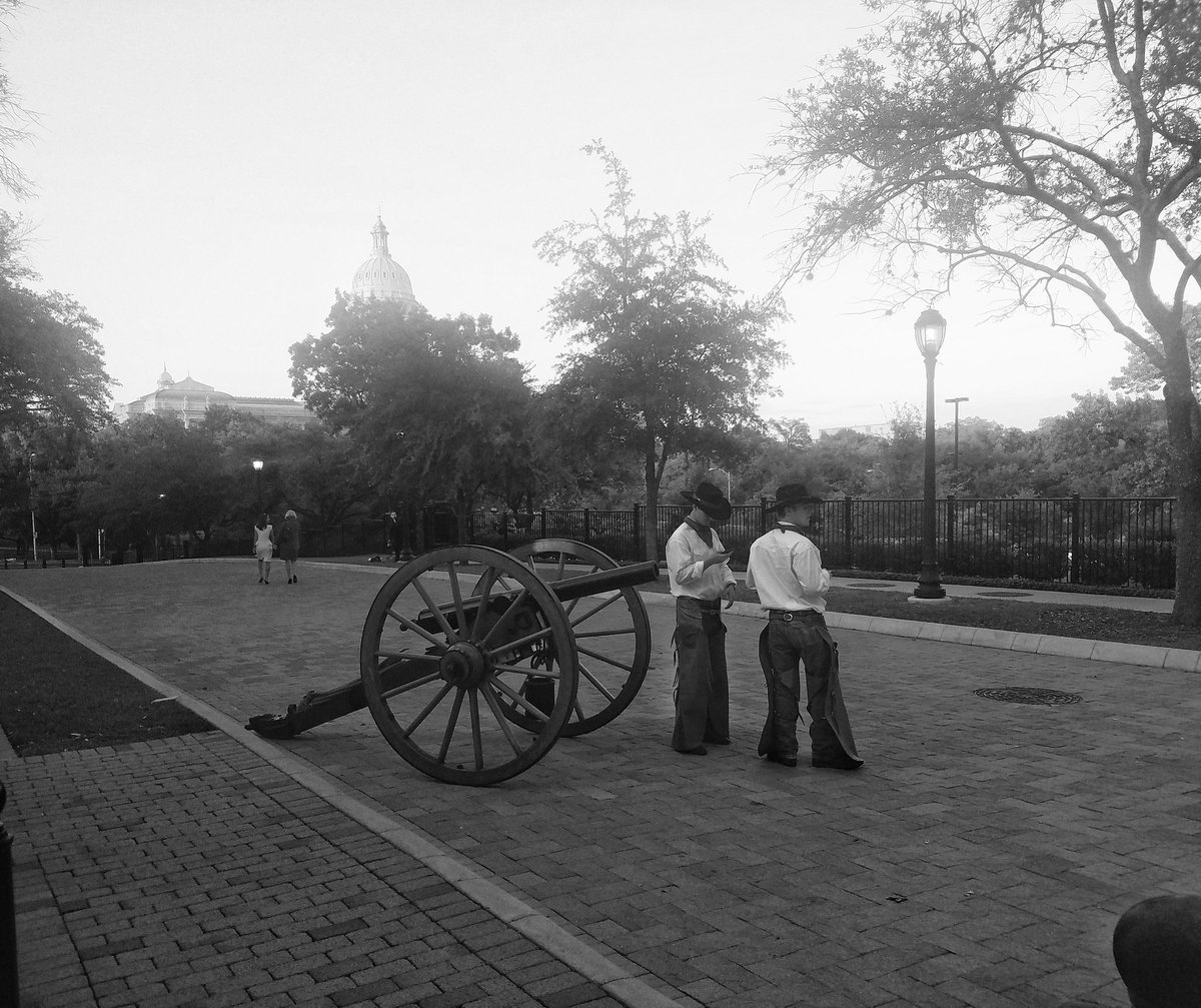 killeen842's tweet photo. Lone Star Cowboys
#austin,#streetphotography,#blackandwhitephotography,#statecaptiol https://t.co/AOZyQryASR