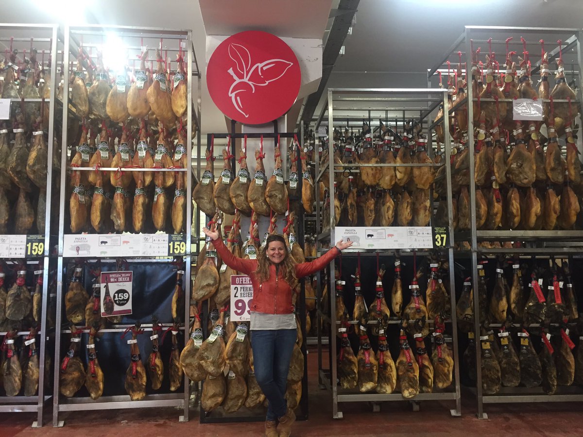 Soy_JamonLovers's tweet photo. Disfrutando del #jamon con los amig@s de @moniberic #jamonlovers @Jamon_Lovers #jamoniberico #moniberic #barcelona https://t.co/Wiod5TmjDO