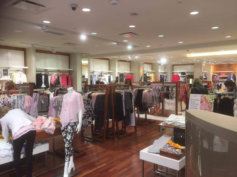 bitarpainting's tweet photo. Progress @ #LAURA #South_Centre 👗👘💄🎩🎒💼👜 https://t.co/XuGXdIIjbL