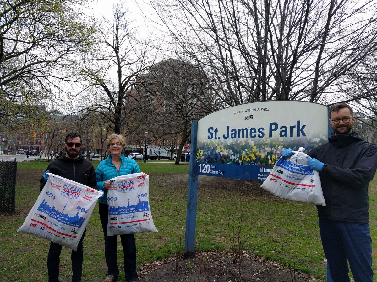 heritagetoronto's tweet photo. #HTstaff in our local #TOpark for #cleantorontotogether; Community events this weekend. See https://t.co/ja9rK7zGoy for more info. https://t.co/hkxiuvKxHG