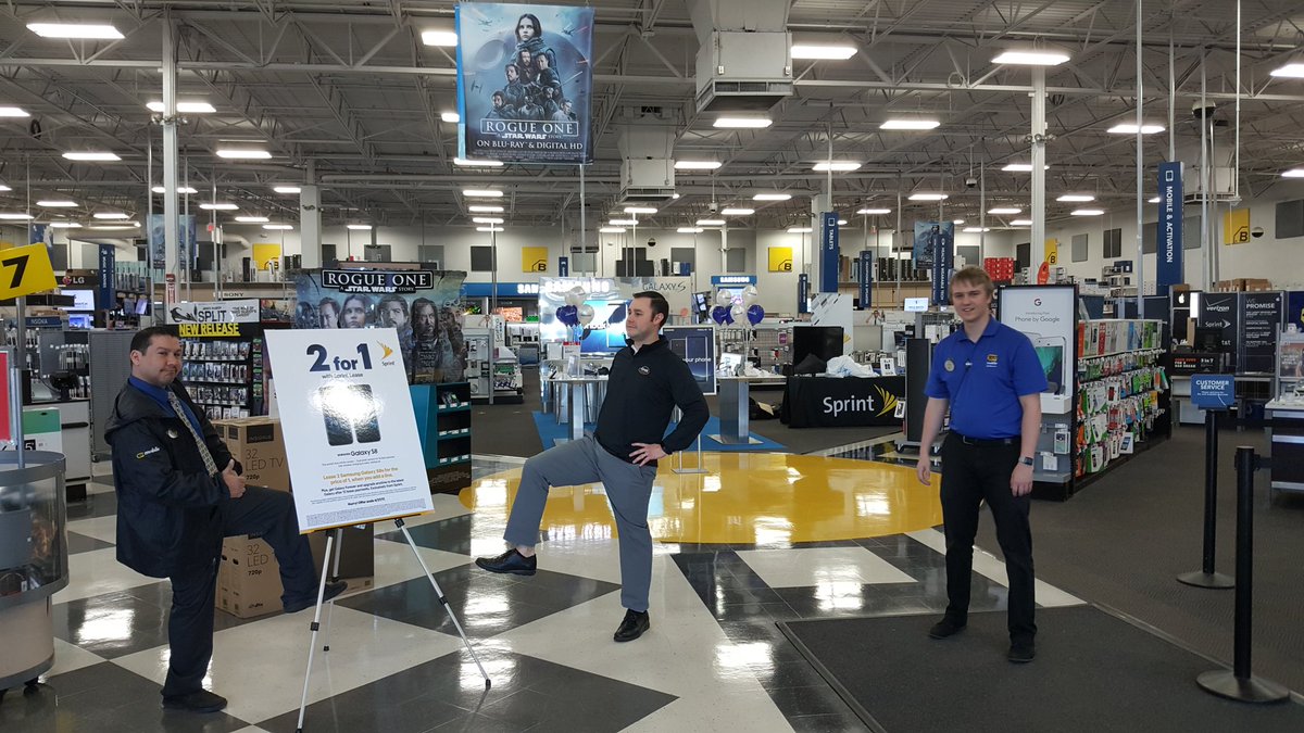 NWMORELOCK's tweet photo. #GS8WEST #NRSprintGS8Launch Lease one and get one free when you switch to Sprint @BestBuy @RB_Sprint @SprintKaydee @Pdx_Giffith https://t.co/WFHZZAik8u