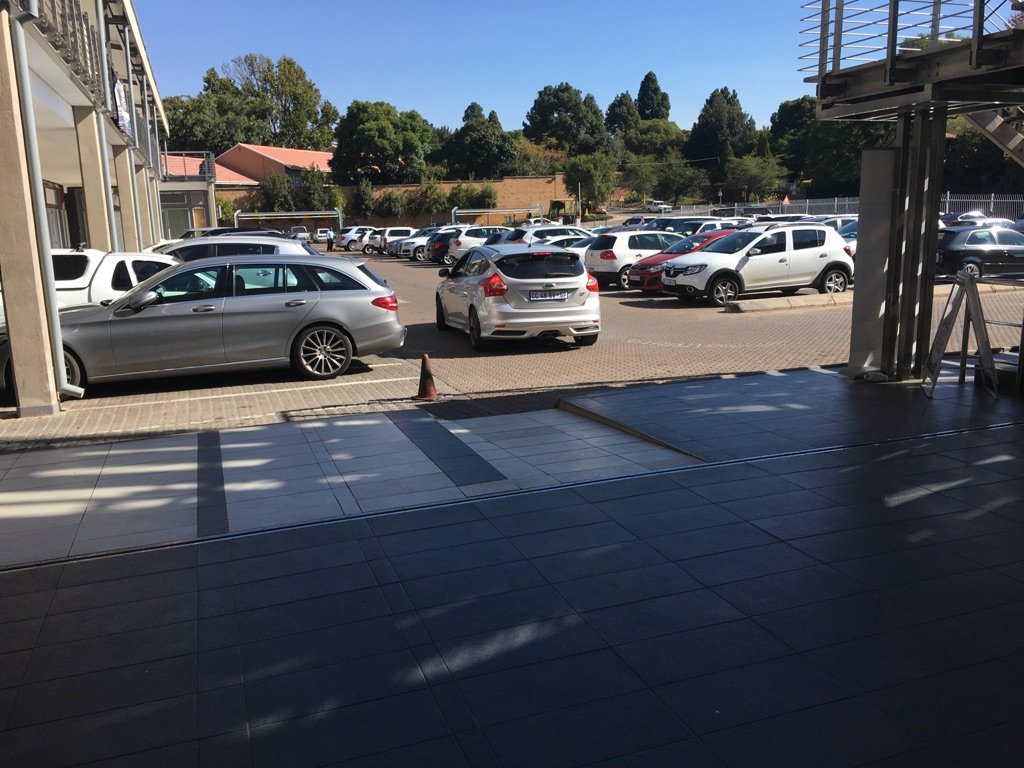 Eusebius's tweet photo. I am SO SHAKEN. Armed robbers just pulled up here at Athol Square Shopping Center and robbed Sorbet. Number plate CC 48 BV GP. No one hurt. https://t.co/1AchjpRiZP