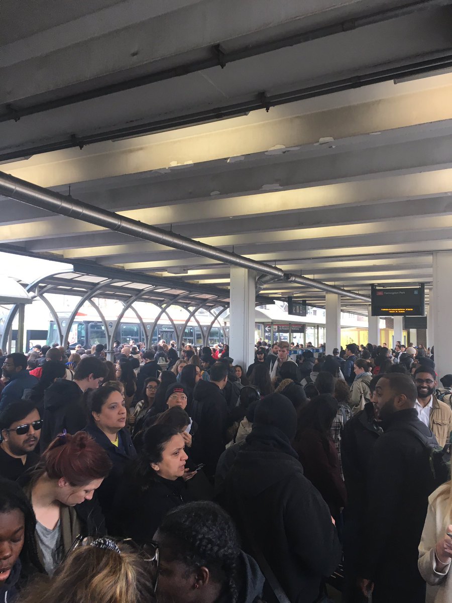 ayo_dew's tweet photo. Nothing quite like the confusion that a @TTChelps shutdown at rush hour bring. No clear information to passengers #TTCWoes #MyTTC https://t.co/M4JC2GrvcM